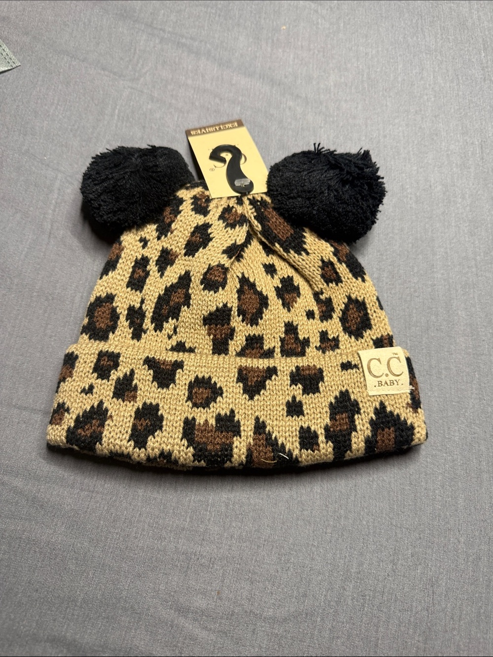 Leopard Print Knit Pom-Pom Beanie - Black & Tan